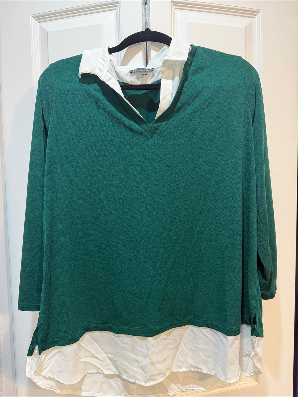 Adrianna Papell Green Layered V-Neck Top with White Shirt Hem and Collar Sz XL